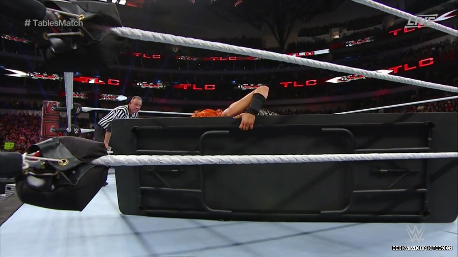 WWE_TLC_2016_PPV_720p_WEB_h264-HEEL_mp40932.jpg