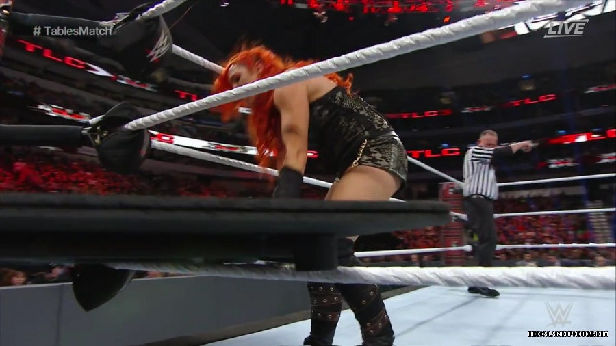 WWE_TLC_2016_PPV_720p_WEB_h264-HEEL_mp40944.jpg