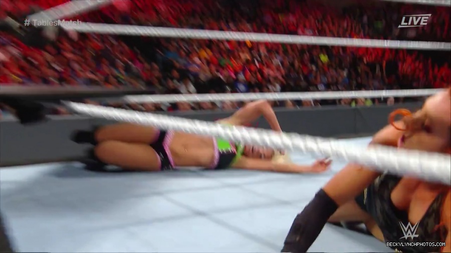 WWE_TLC_2016_PPV_720p_WEB_h264-HEEL_mp41009.jpg