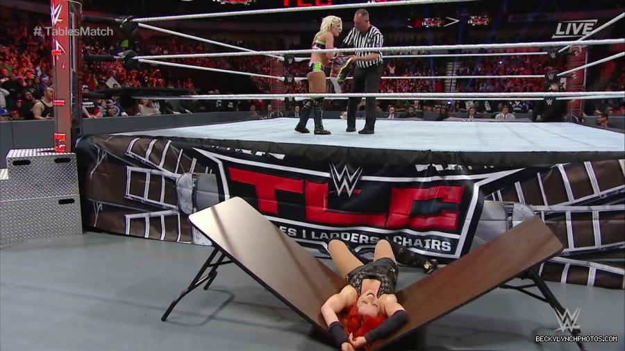 WWE_TLC_2016_PPV_720p_WEB_h264-HEEL_mp41070.jpg