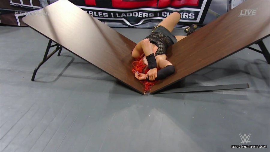 WWE_TLC_2016_PPV_720p_WEB_h264-HEEL_mp41073.jpg