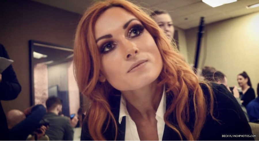 BeckyLynchWWE-0984095227139915776-20180411_104600-img3.jpg