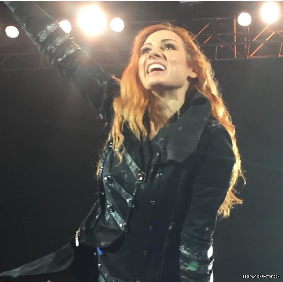 BeckyLynchWWE-0995726715119906816-20180513_130523-img1.jpg