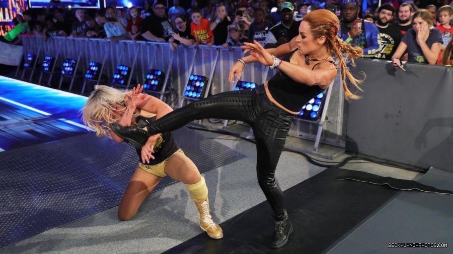 BeckyLynchWWE-1041451672818606081-20180916_172002-img1.jpg