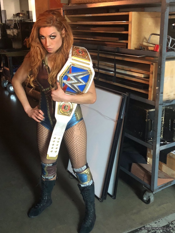 BeckyLynchWWE-1049832074453180416-20181009_202046-img1.jpg