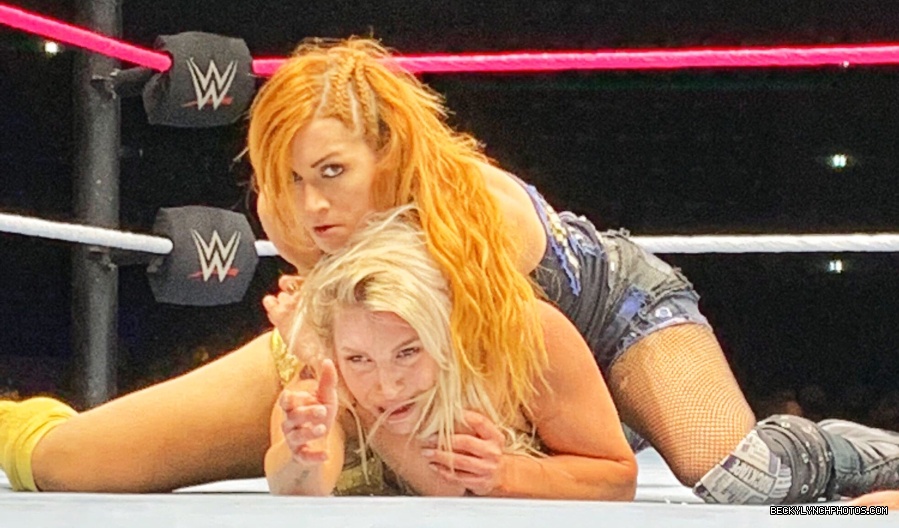 BeckyLynchWWE-1054449654014898176-20181022_140922-img1.jpg