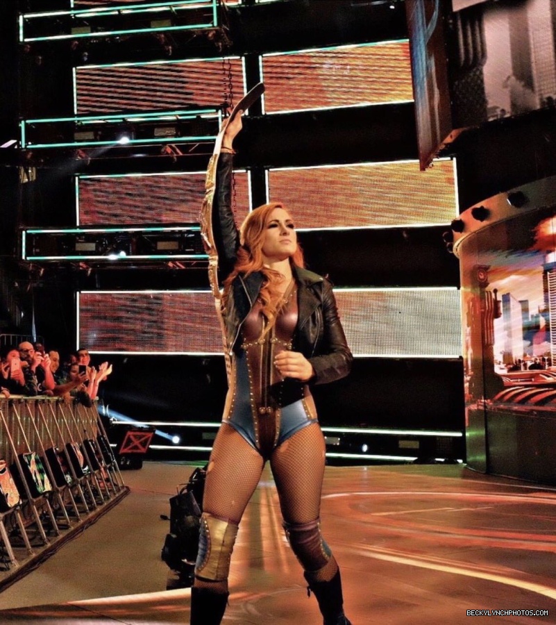 BeckyLynchWWE-1055552714631856128-20181025_151233-img1.jpg