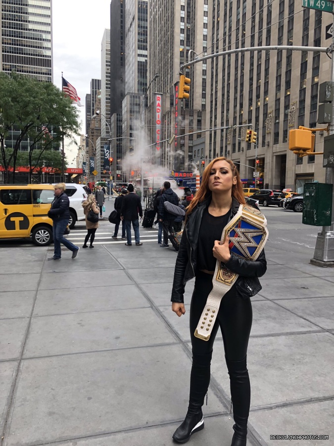 BeckyLynchWWE-1055821953498603520-20181026_090224-img1.jpg