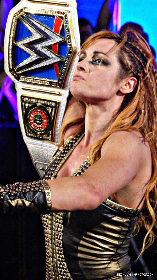 BeckyLynchWWE-1056733109402640387-20181028_212301-img1.jpg