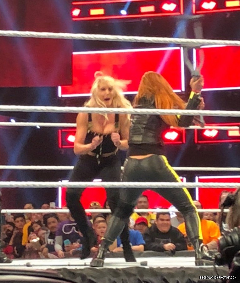 BeckyLynchWWE-1097990990210711552-20190219_164706-img1.jpg