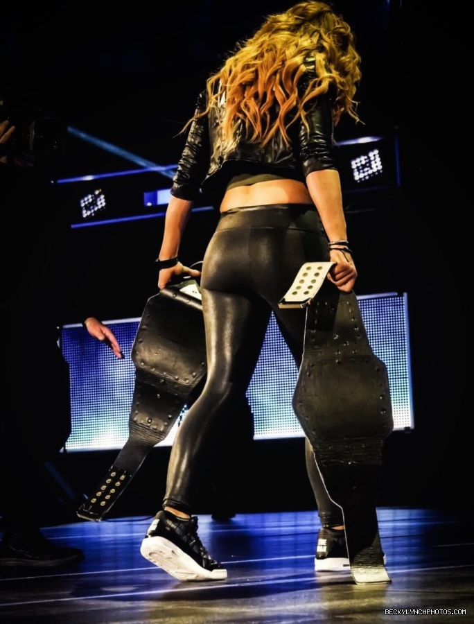 BeckyLynchWWE-1121115472597065728-20190424_131532-img1.jpg