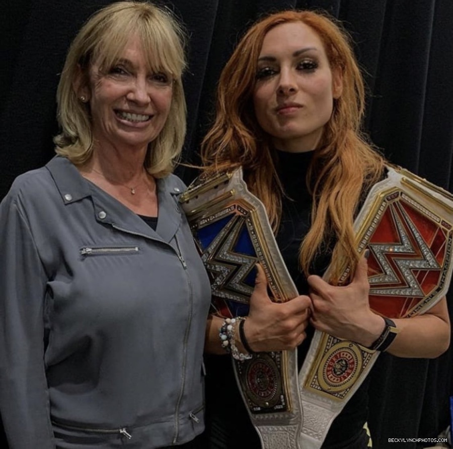 BeckyLynchWWE-1126256710484746241-20190508_174459-img1.jpg