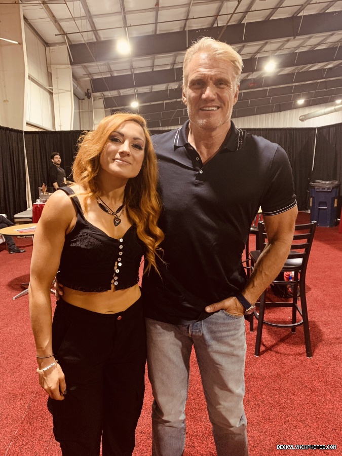 BeckyLynchWWE-1139623480167665667-20190614_145945-img1.jpg