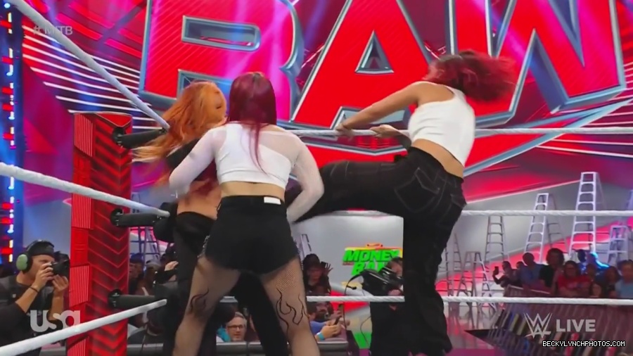 WWE_Monday_Night_Raw_2023_06_26_720p_HDTV_x264-NWCHD_mp41589.jpg