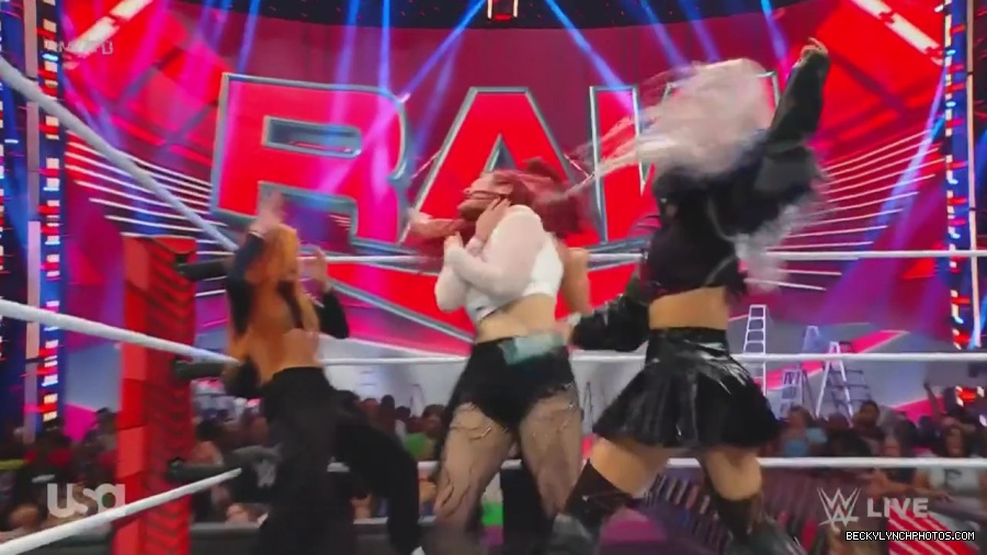 WWE_Monday_Night_Raw_2023_06_26_720p_HDTV_x264-NWCHD_mp41596.jpg