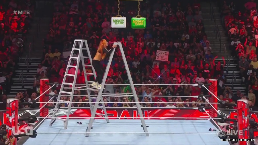 WWE_Monday_Night_Raw_2023_06_26_720p_HDTV_x264-NWCHD_mp41646.jpg