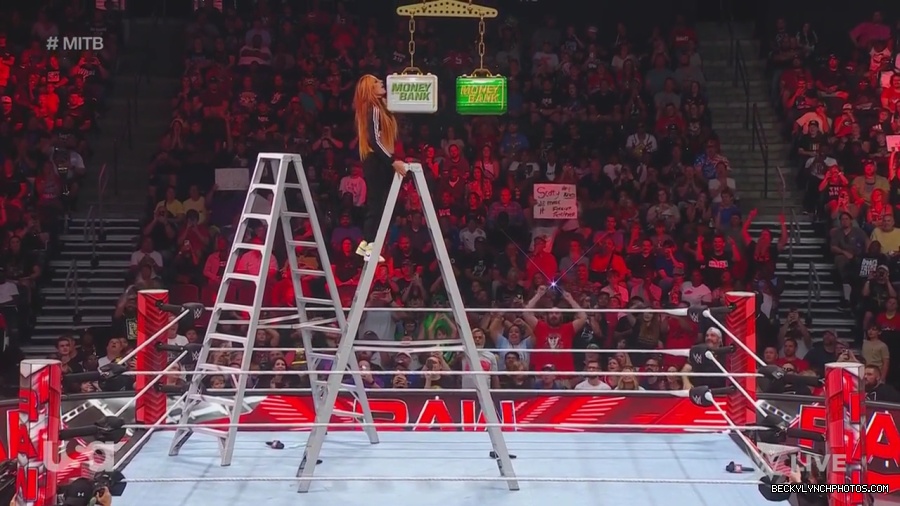 WWE_Monday_Night_Raw_2023_06_26_720p_HDTV_x264-NWCHD_mp41648.jpg