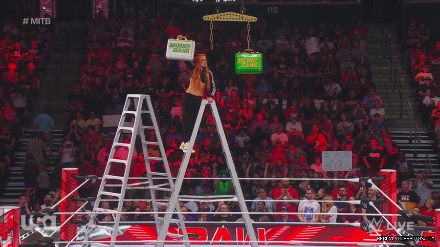 WWE_Monday_Night_Raw_2023_06_26_720p_HDTV_x264-NWCHD_mp41688.jpg