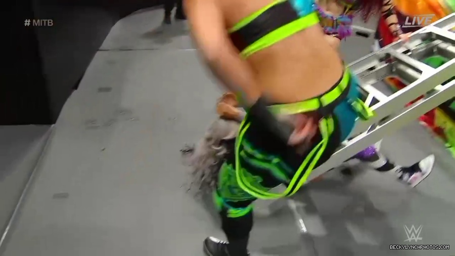 Womens_MITB_mp40192.jpg