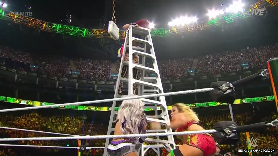 Womens_MITB_mp40601.jpg