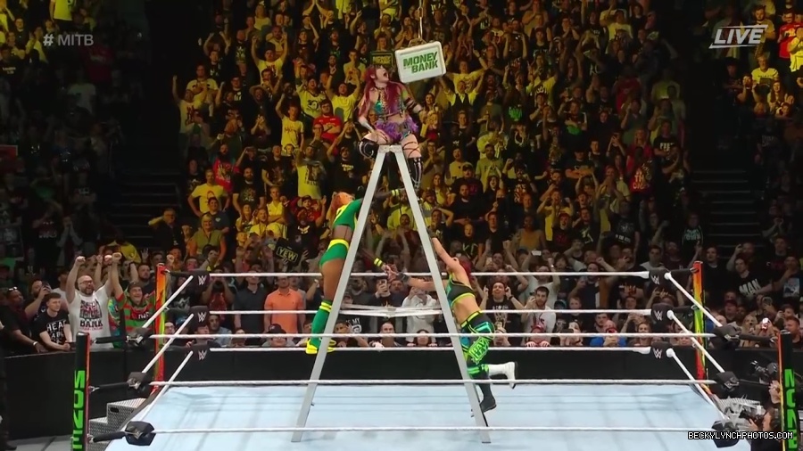 Womens_MITB_mp41219.jpg