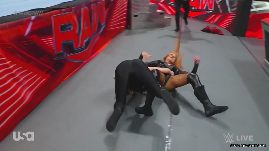 WWE_Monday_Night_Raw_2023_07_31_720p_HDTV_x264-NWCHD_mp40990.jpg
