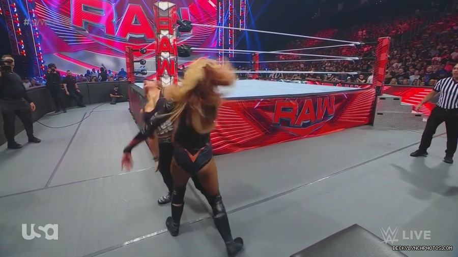 WWE_Monday_Night_Raw_2023_07_31_720p_HDTV_x264-NWCHD_mp41035.jpg