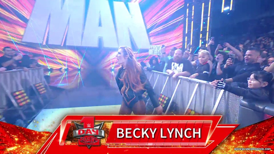 WWE_Raw_01_01_24_Becky_vs_Nia_mp40021.jpg