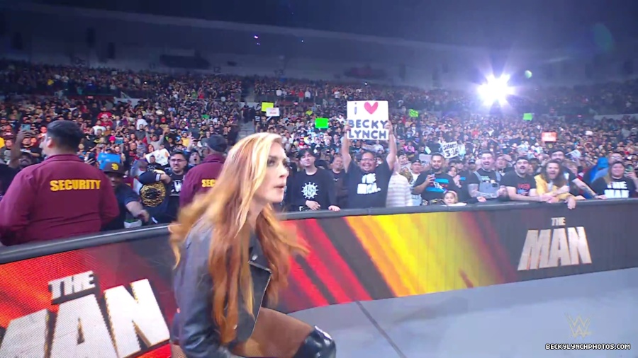 WWE_Raw_01_01_24_Becky_vs_Nia_mp40031.jpg