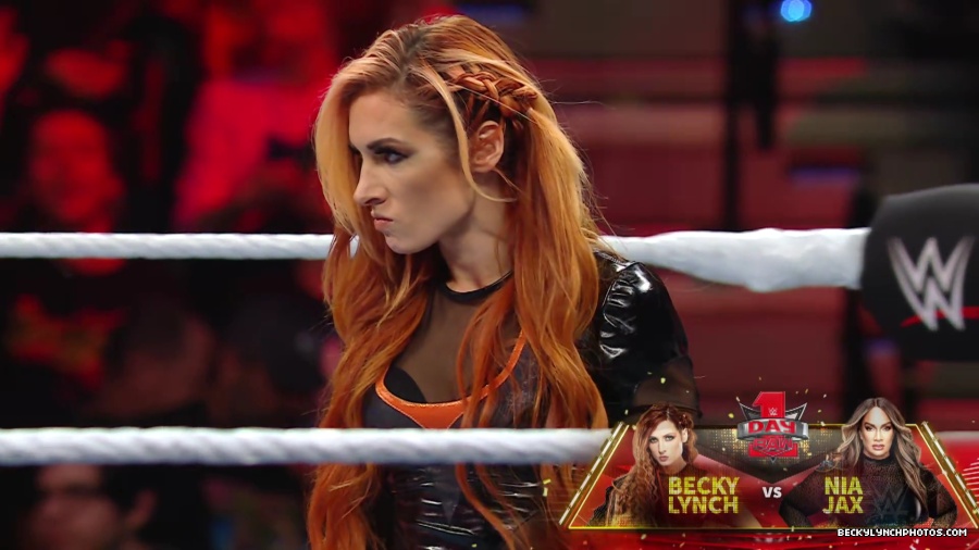 WWE_Raw_01_01_24_Becky_vs_Nia_mp40149.jpg