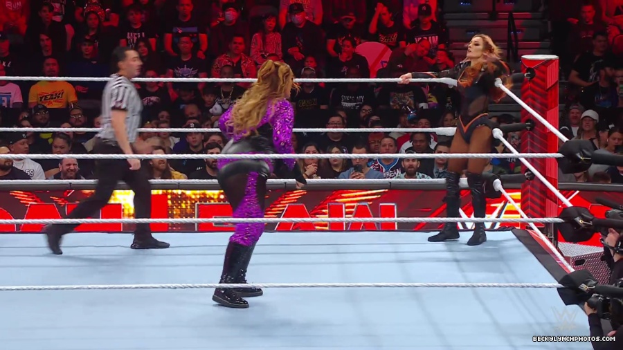 WWE_Raw_01_01_24_Becky_vs_Nia_mp40247.jpg