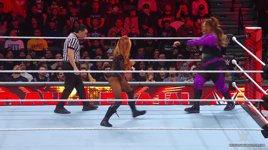 WWE_Raw_01_01_24_Becky_vs_Nia_mp40252.jpg