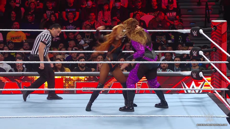 WWE_Raw_01_01_24_Becky_vs_Nia_mp40258.jpg