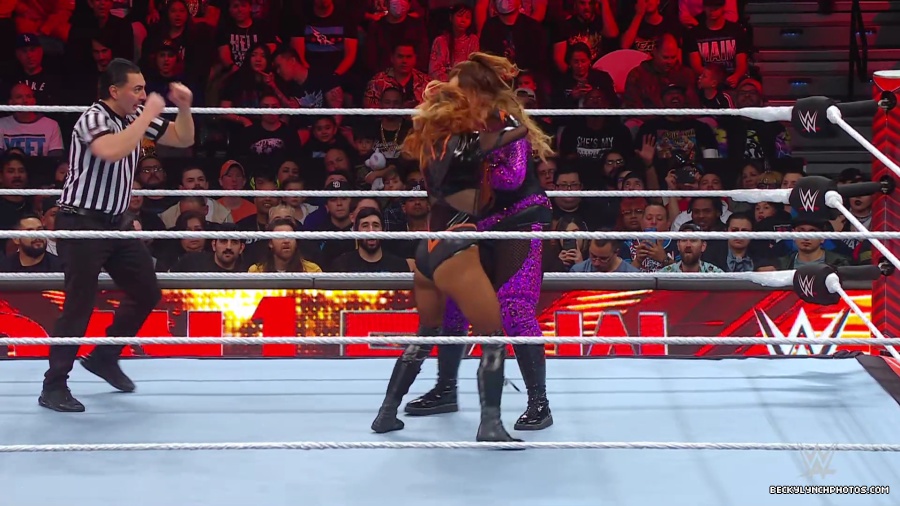 WWE_Raw_01_01_24_Becky_vs_Nia_mp40262.jpg