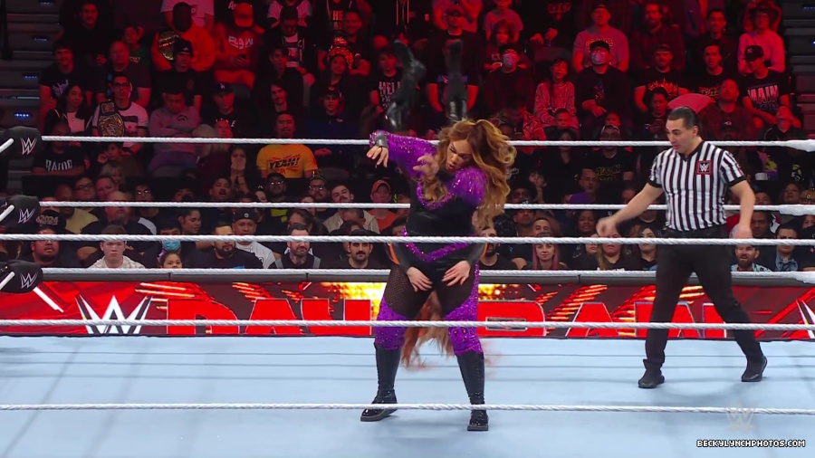 WWE_Raw_01_01_24_Becky_vs_Nia_mp40278.jpg