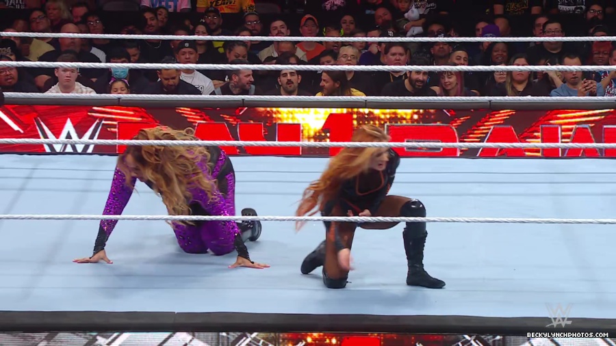 WWE_Raw_01_01_24_Becky_vs_Nia_mp40298.jpg