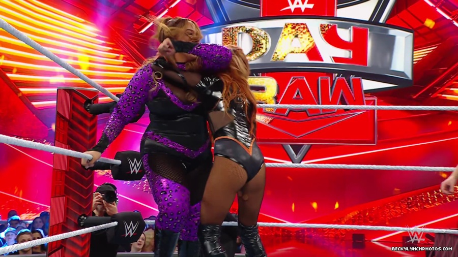WWE_Raw_01_01_24_Becky_vs_Nia_mp40310.jpg