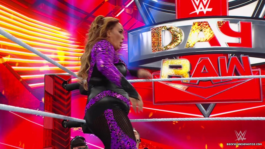 WWE_Raw_01_01_24_Becky_vs_Nia_mp40325.jpg