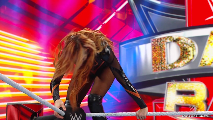 WWE_Raw_01_01_24_Becky_vs_Nia_mp40341.jpg