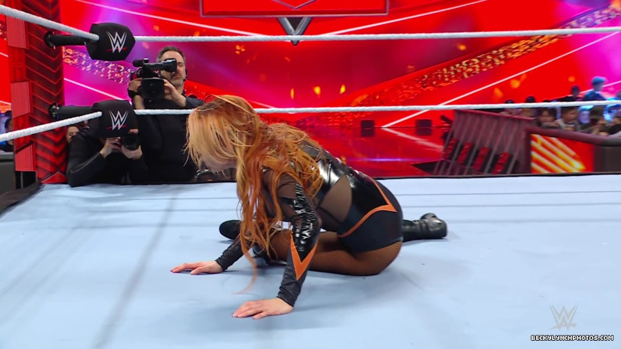 WWE_Raw_01_01_24_Becky_vs_Nia_mp40351.jpg