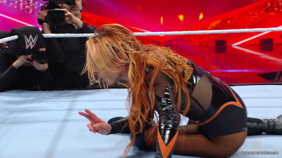 WWE_Raw_01_01_24_Becky_vs_Nia_mp40352.jpg