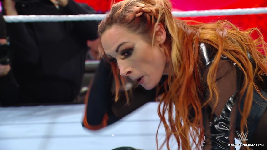 WWE_Raw_01_01_24_Becky_vs_Nia_mp40353.jpg