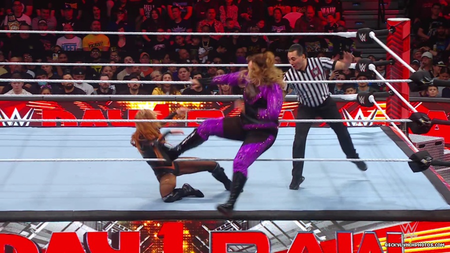 WWE_Raw_01_01_24_Becky_vs_Nia_mp40397.jpg