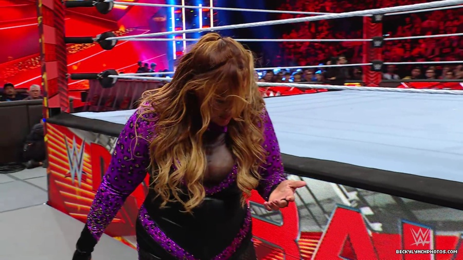 WWE_Raw_01_01_24_Becky_vs_Nia_mp40428.jpg