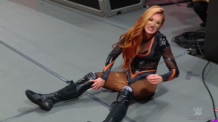 WWE_Raw_01_01_24_Becky_vs_Nia_mp40439.jpg