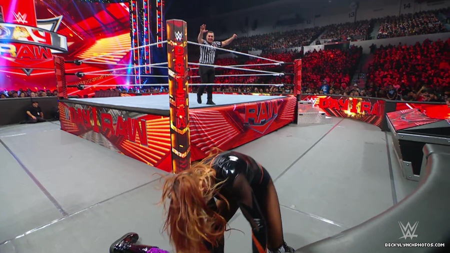 WWE_Raw_01_01_24_Becky_vs_Nia_mp40443.jpg