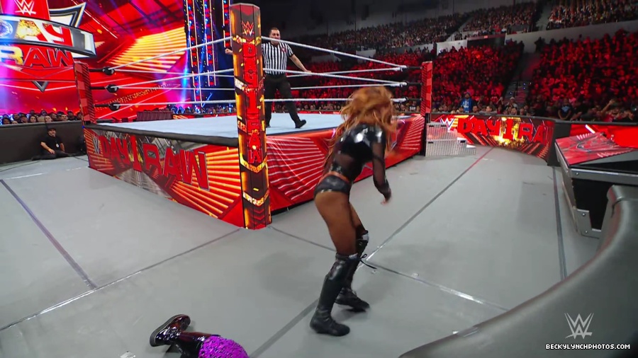 WWE_Raw_01_01_24_Becky_vs_Nia_mp40445.jpg