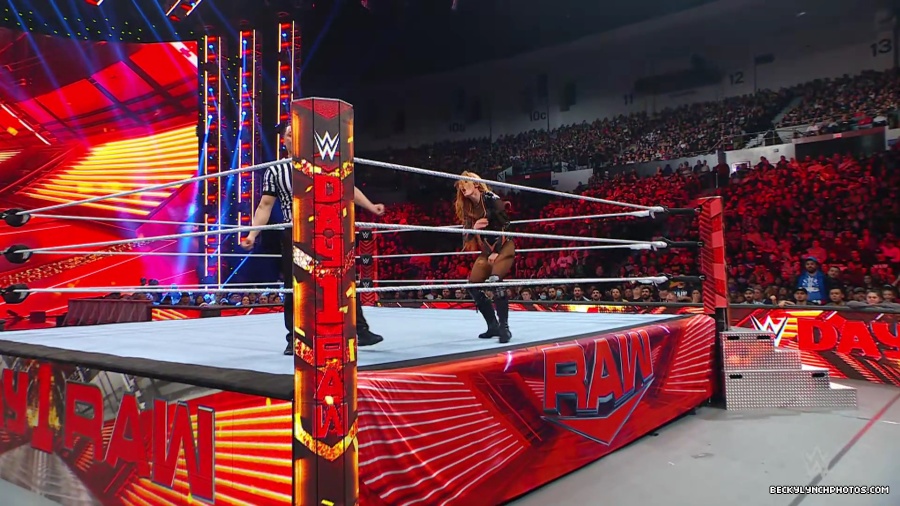 WWE_Raw_01_01_24_Becky_vs_Nia_mp40448.jpg