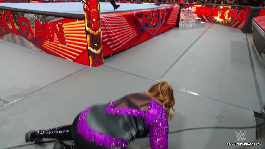 WWE_Raw_01_01_24_Becky_vs_Nia_mp40451.jpg