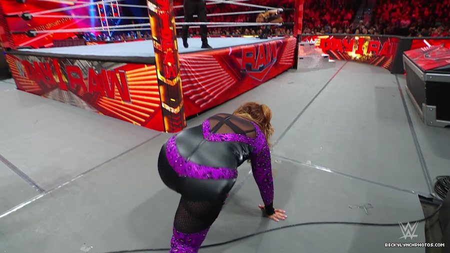 WWE_Raw_01_01_24_Becky_vs_Nia_mp40452.jpg
